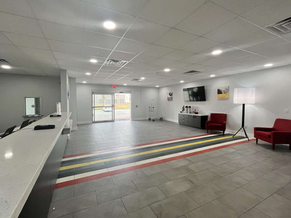 Motel 6 Gonzales, La - Baton Rouge/Geismar/Prairieville I-10 interior in Gonzales, LA — gallery photo 2