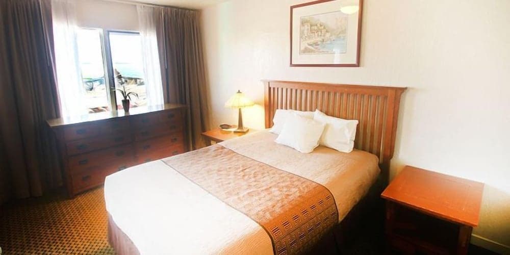 Capitola Venetian Hotel interior in Capitola, CA — gallery photo 2