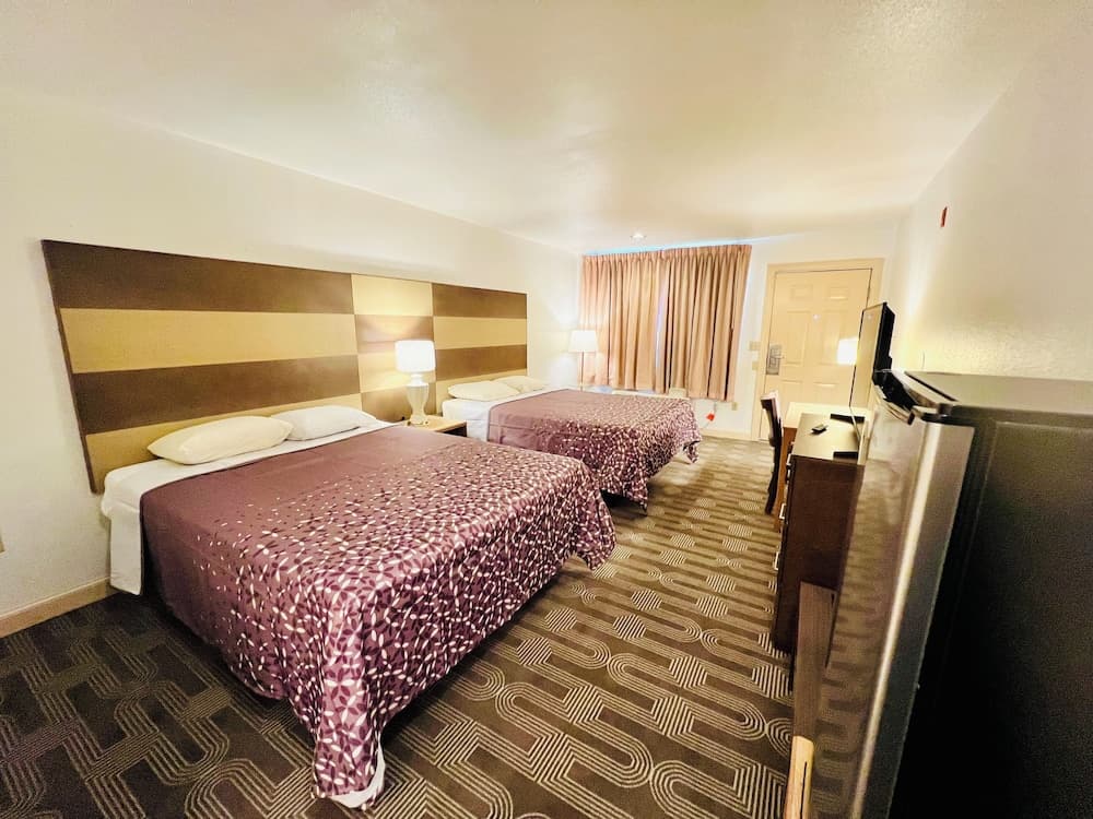 Rodeway Inn Garland Harbor Point gallery photo in Garland, TX — image 4
