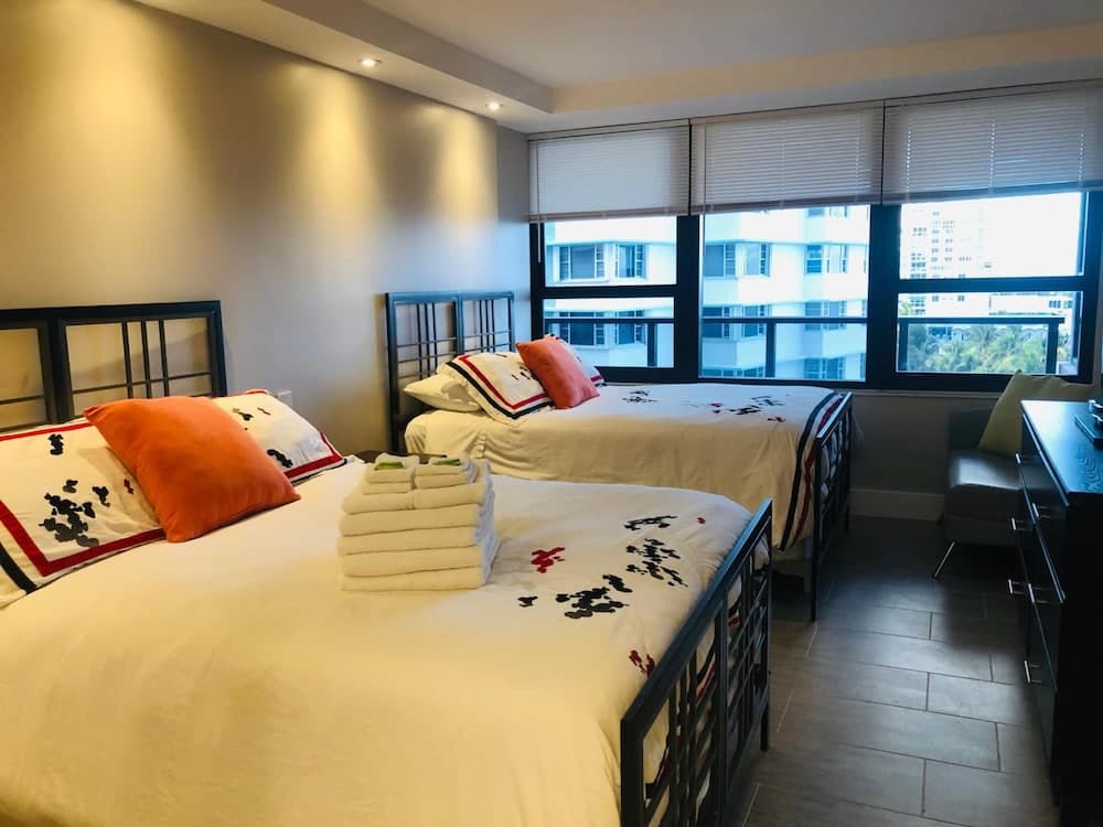 Soleil Apartments at The Alexander property views in Miami Beach, FL — gallery photo 3