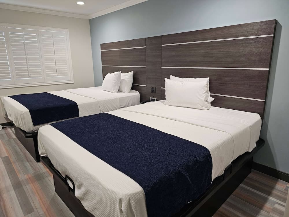 Travelodge by Wyndham Fullerton Near Anaheim gallery photo in Fullerton, CA — image 12