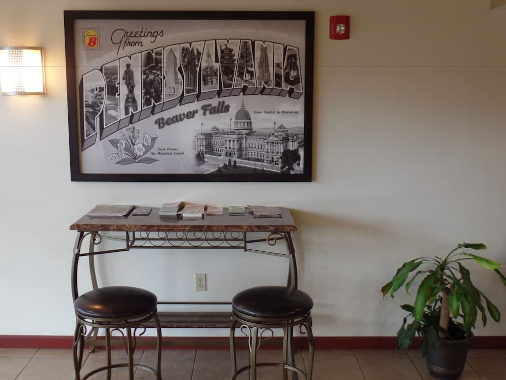 Super 8 by Wyndham Beaver Falls interior in Beaver Falls, PA — gallery photo 2