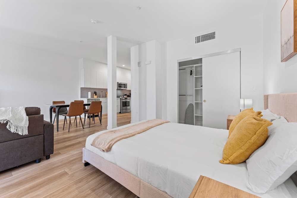 Stylish Downtown LA Gateway interior in Los Angeles, CA — gallery photo 2