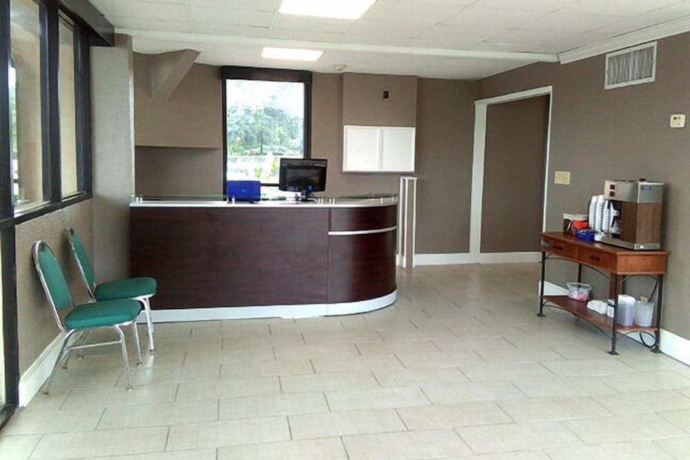 Regency inn and Suites property views in Pensacola, FL — gallery photo 3