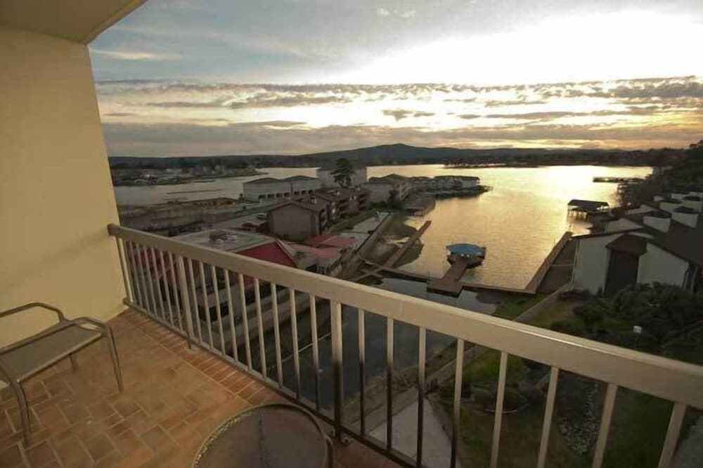 Sunbay Resort interior in Hot Springs, AR — gallery photo 2