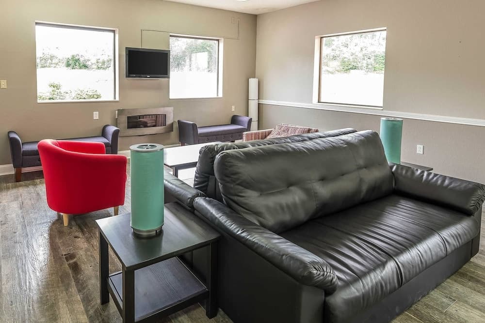 Suburban Studios Mason Hwy 42 interior in Mason, OH — gallery photo 2