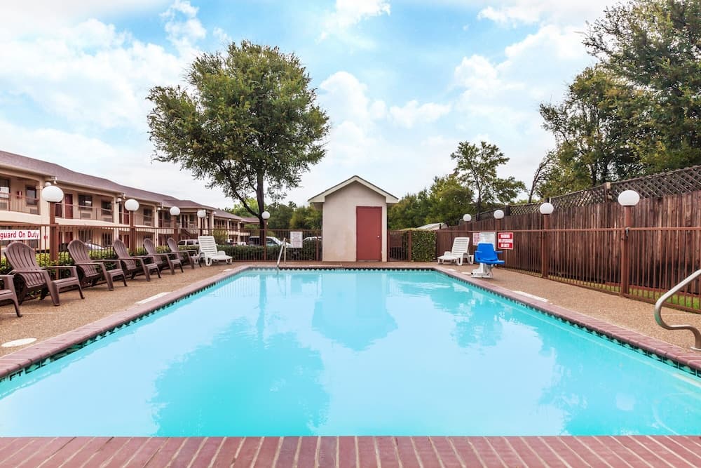 Highland Inn Arlington property views in Arlington, TX — gallery photo 3