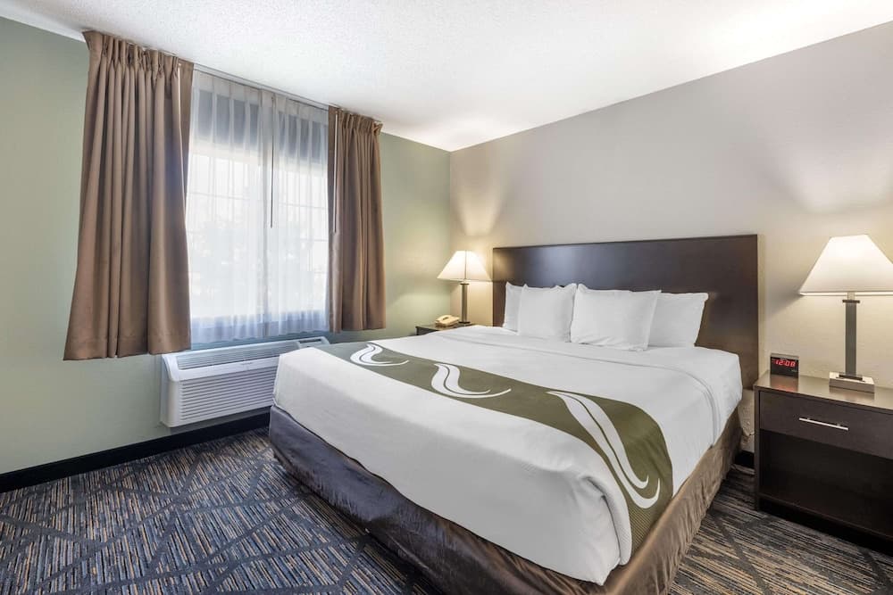 Quality Inn & Suites Lincoln North interior in Lincoln, NE — gallery photo 2