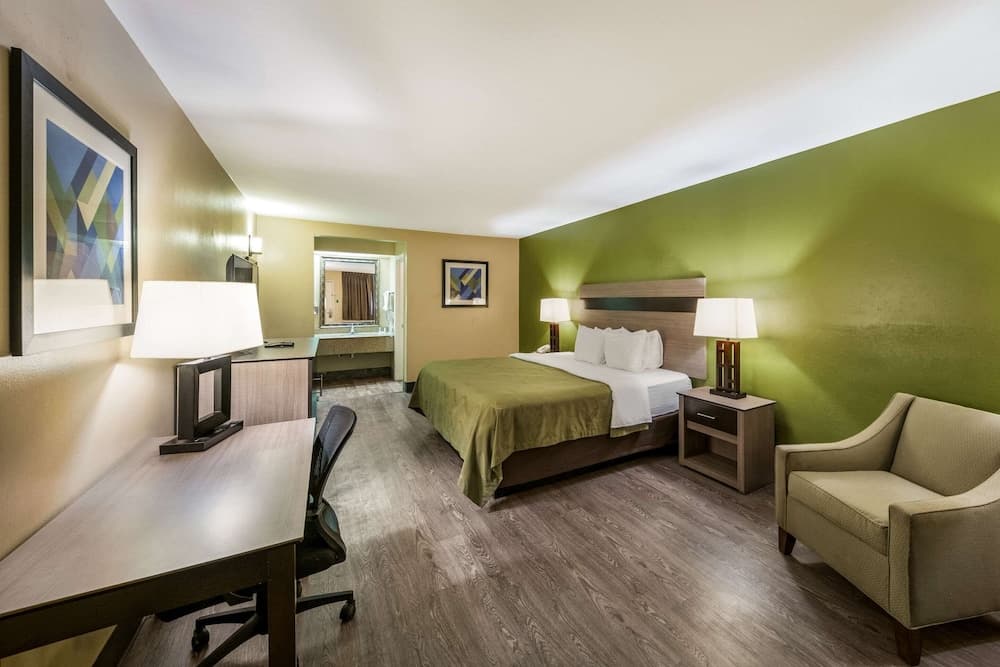 Quality Inn & Suites Garland - East Dallas interior in Garland, TX — gallery photo 2