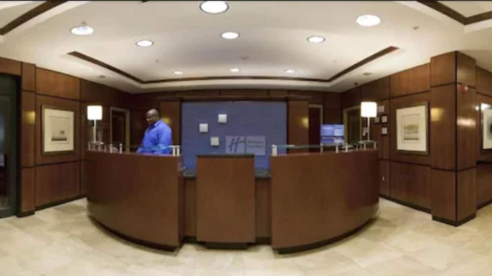 Holiday Inn Express & Suites Macon - I-475 By IHG interior in Macon, GA — gallery photo 2