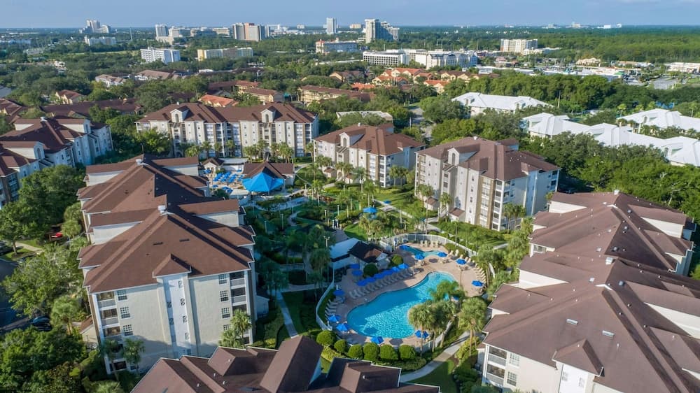 Hilton Vacation Club Grande Villas Orlando featured exterior or lobby in Orlando, FL — similar hotel
