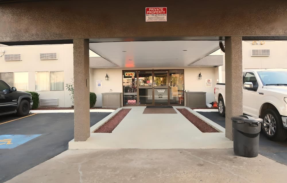 Economy Inn Auburn property views in Auburn, WA — gallery photo 3