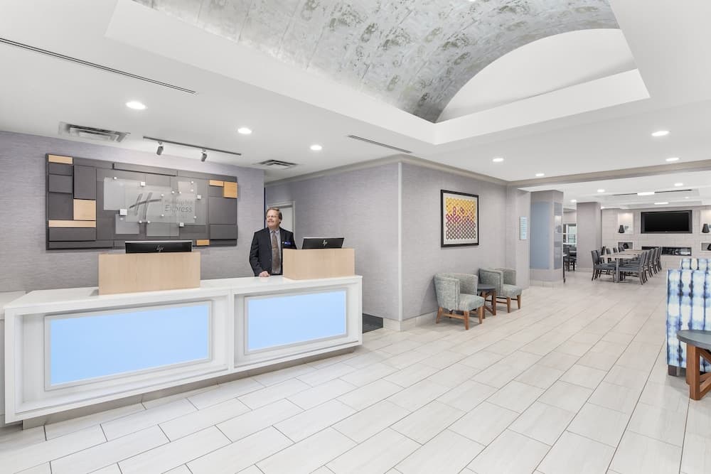 Holiday Inn Express & Suites Greenville-I-85 & Woodruff Rd by IHG interior in Greenville, SC — gallery photo 2