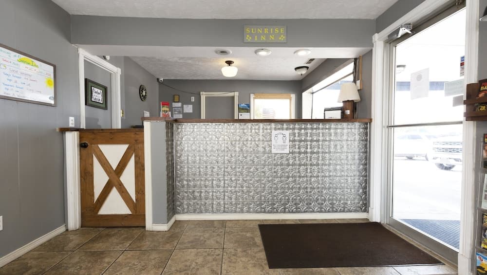 Sunrise Inn Williamstown interior in Williamstown, KY — gallery photo 2