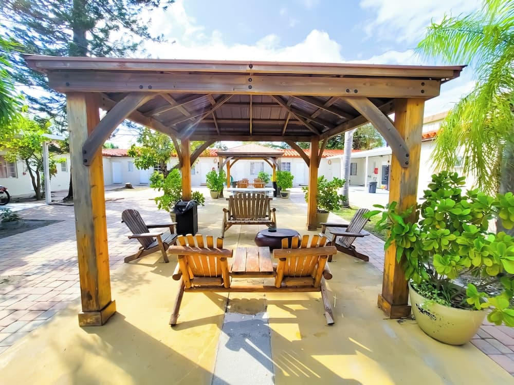 STAY INN BOUTIQUE HOTEL interior in Dania Beach, FL — gallery photo 2