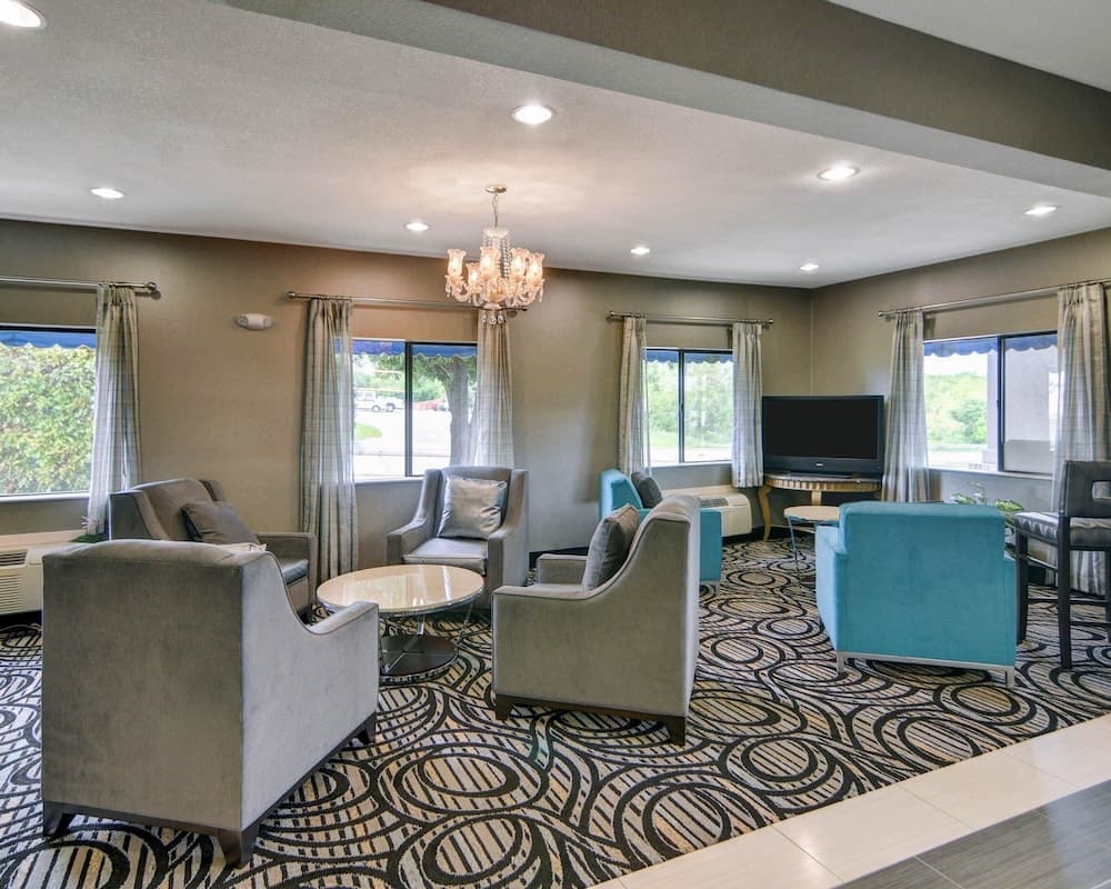 Quality Inn & Suites Grand Prairie South gallery photo in Grand Prairie, TX — image 24