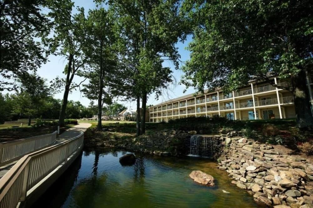 Fourwinds Lakeside Inn & Marina gallery photo in Bloomington, IN — image 20