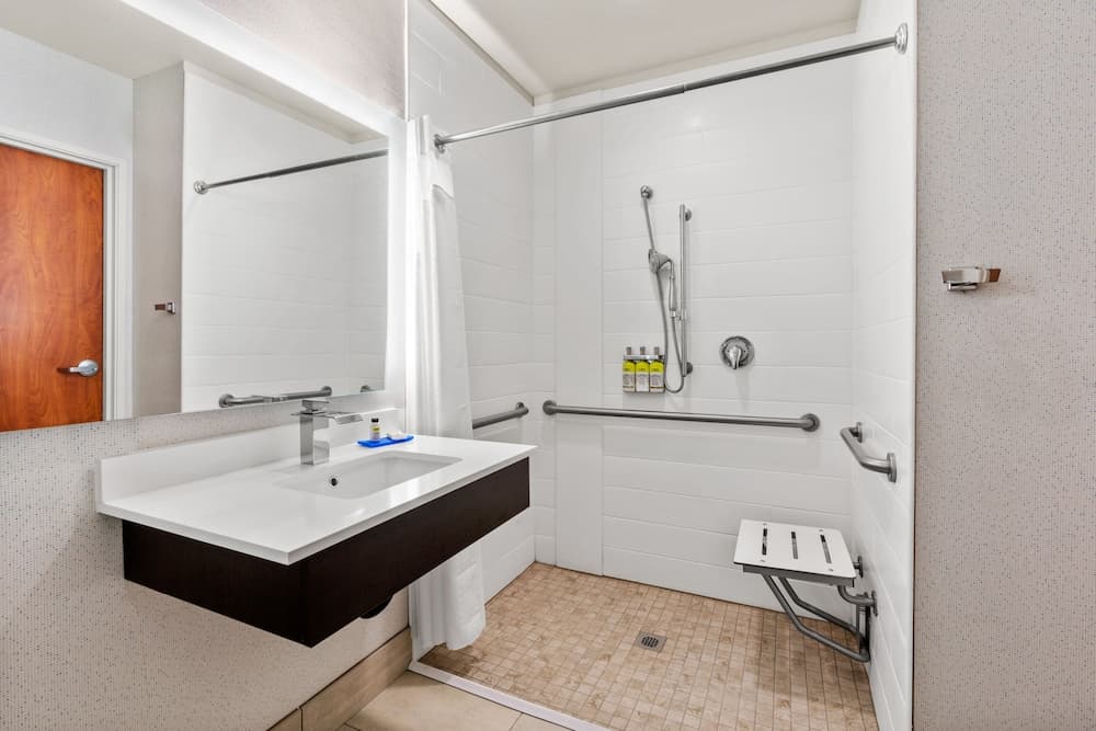 Holiday Inn Express & Suites Klamath Falls Central by IHG property views in Klamath Falls, OR — gallery photo 3