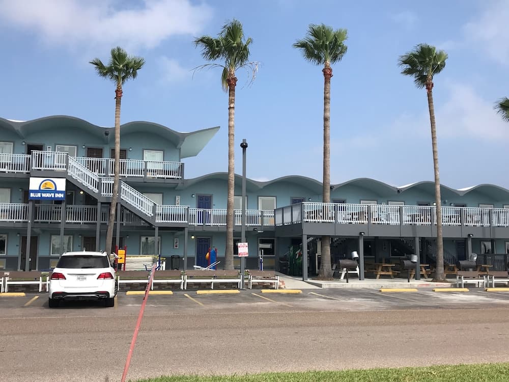 Blue Wave Inn featured exterior or lobby in Rockport, TX — similar hotel
