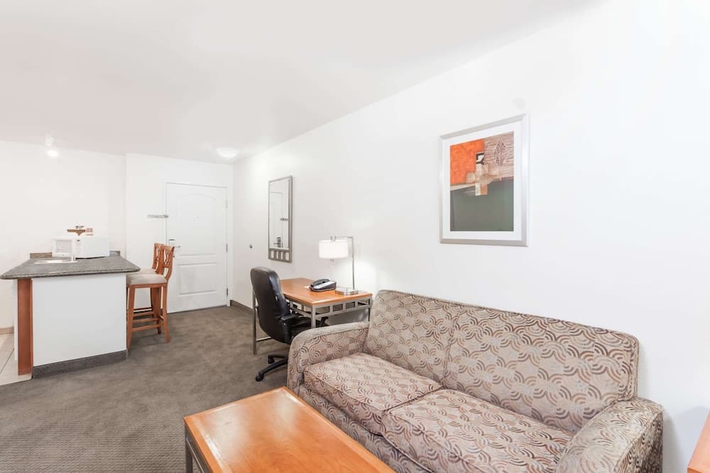 Hawthorn Suites by Wyndham Victorville gallery photo in Victorville, CA — image 27
