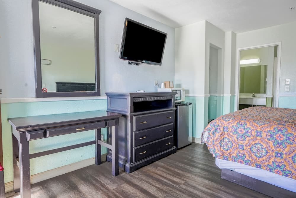 Day&Night Inn gallery photo in Hesperia, CA — image 19