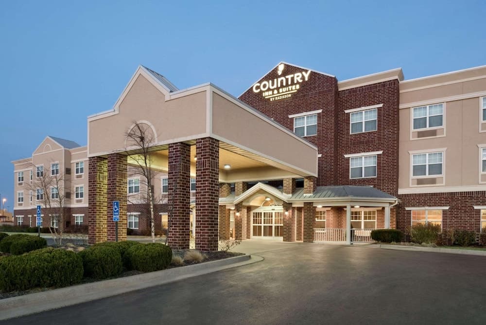 Country Inn & Suites by Radisson, Kansas City at Village West, KS featured exterior or lobby in Kansas City, KS — similar hotel