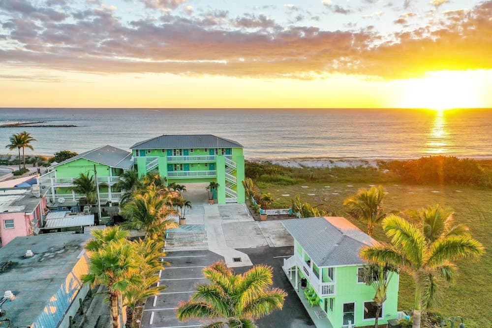 Sunrise Sands featured exterior or lobby in Fort Pierce, FL — similar hotel
