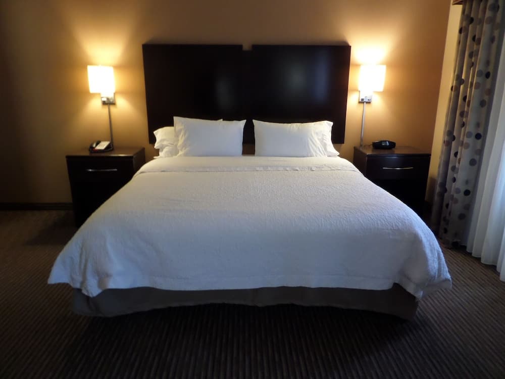 Hampton Inn & Suites Bakersfield/Hwy 58, CA interior in Bakersfield, CA — gallery photo 2