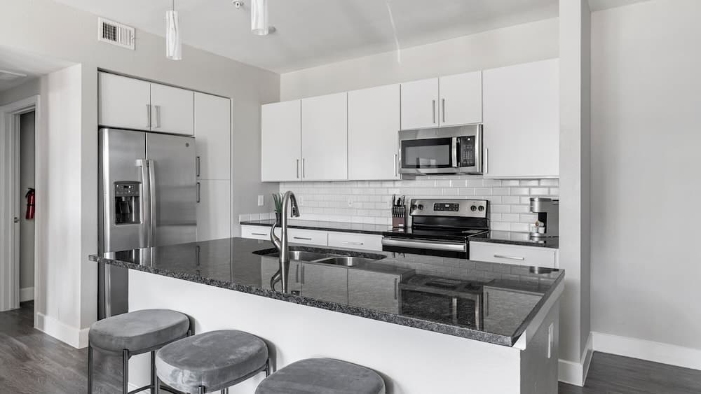 Landing Twin Creeks Apartments gallery photo in Allen, TX — image 13