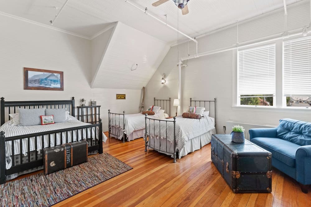 Mccloud Mercantile Hotel interior in McCloud, CA — gallery photo 2