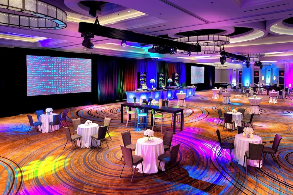 Newark Liberty International Airport Marriott interior in Newark, NJ — gallery photo 2
