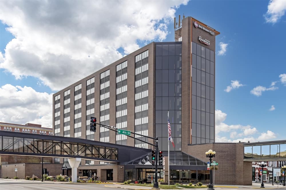 Executive Residency By Best Western Waterloo & Cedar Falls property views in Waterloo, IA — gallery photo 3