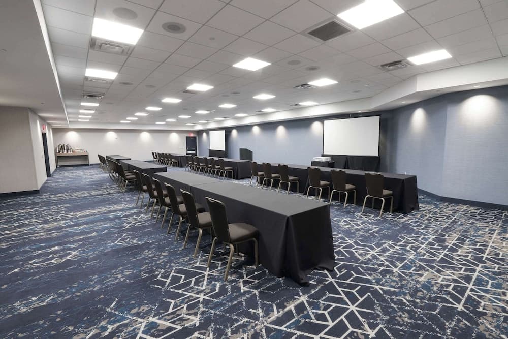 Radisson Plaza Hotel at Kalamazoo Center gallery photo in Kalamazoo, MI — image 47