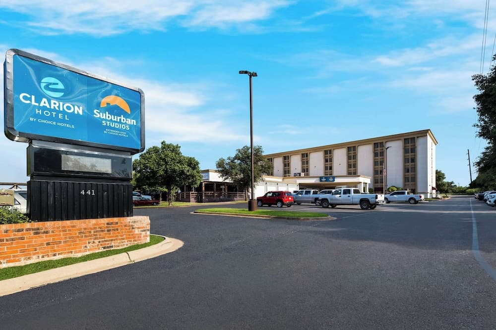 Clarion Hotel San Angelo near Convention Center gallery photo in San Angelo, TX — image 36