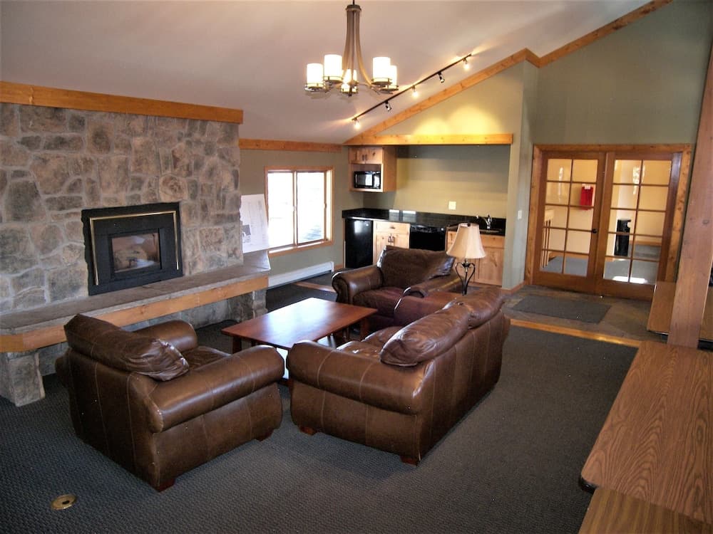 Mountainside 2 Bed 2 Bath property views in Frisco, CO — gallery photo 3