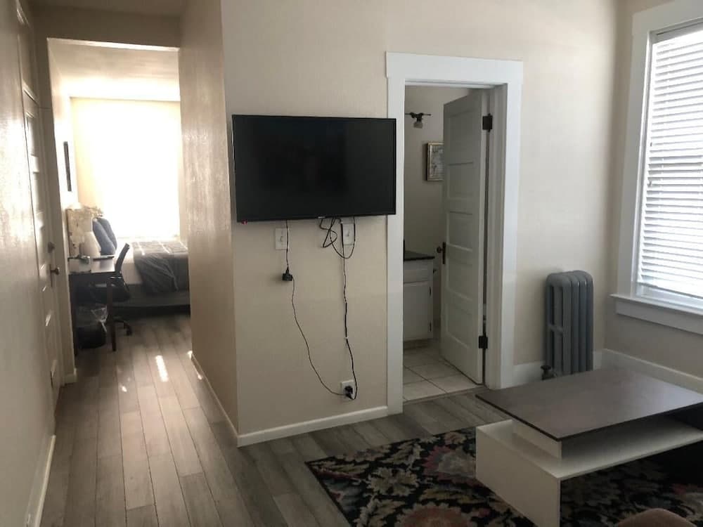 Hotel Burgess gallery photo in Reedley, CA — image 5