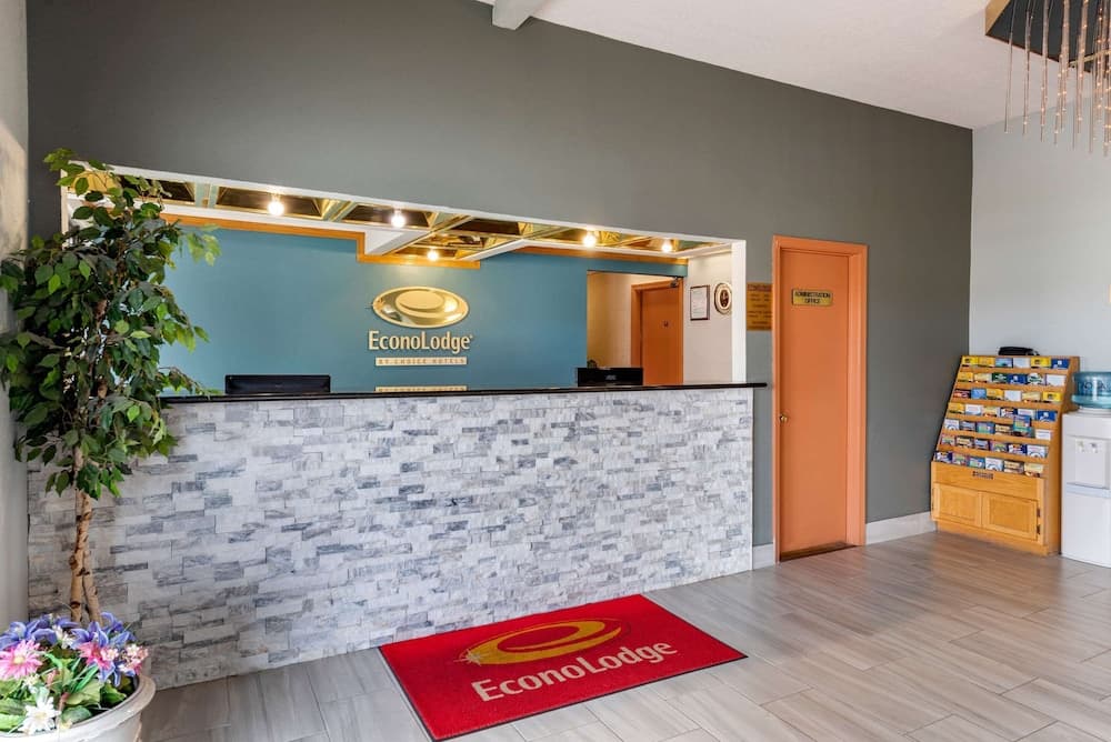 Baymont by Wyndham Lebanon IN interior in Lebanon, IN — gallery photo 2