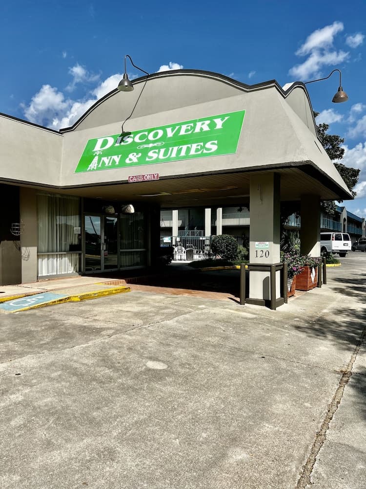 Discovery Inn featured exterior or lobby in Lafayette, LA — similar hotel