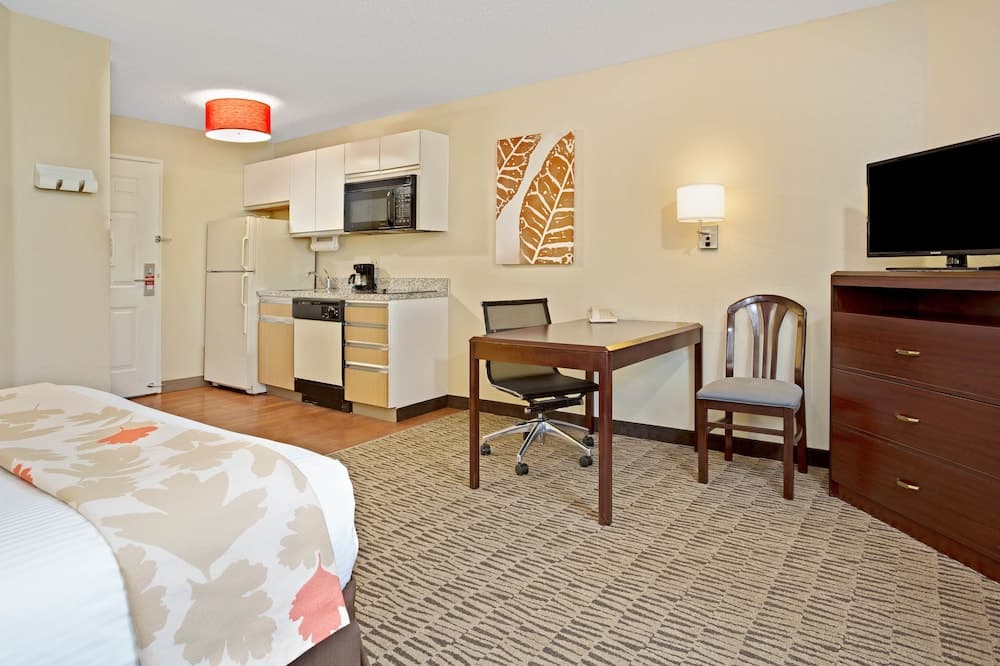 MainStay Suites Cincinnati Blue Ash property views in Cincinnati, OH — gallery photo 3