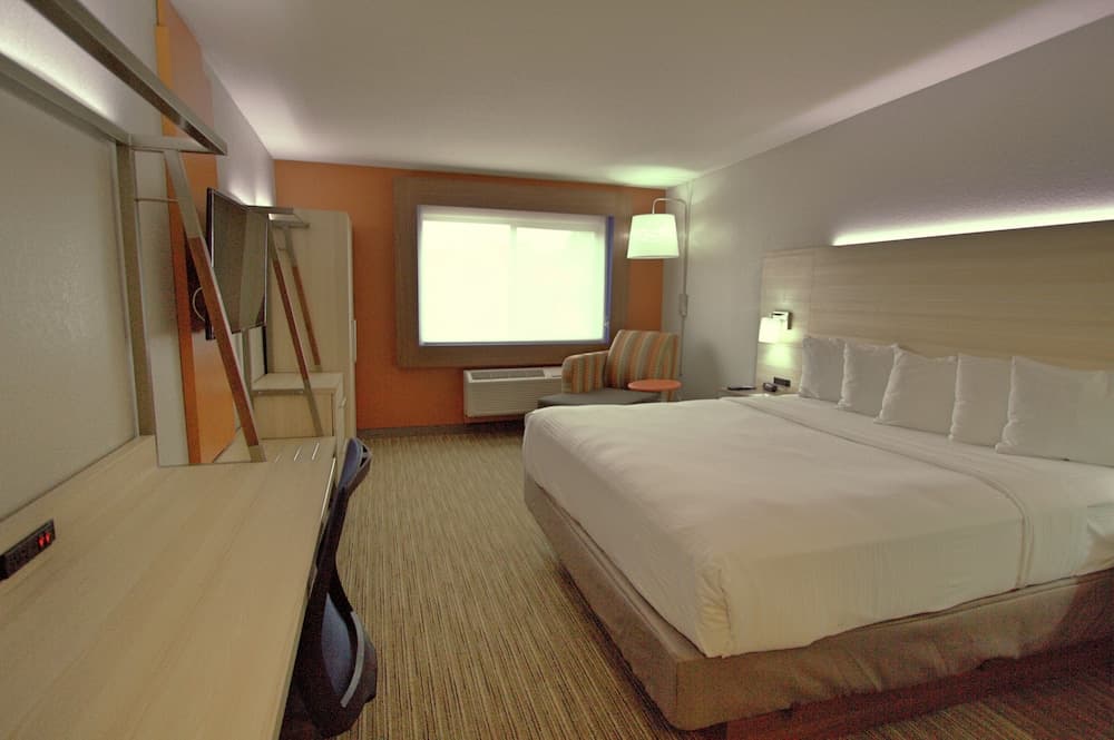 Holiday Inn Express Sedona by IHG property views in Sedona, AZ — gallery photo 3