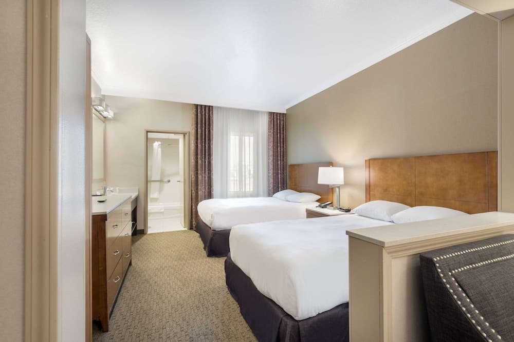 MainStay Suites John Wayne Airport by Choice Hotels gallery photo in Santa Ana, CA — image 95