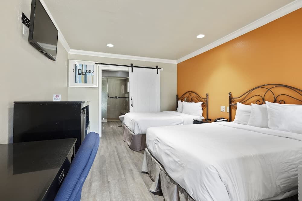 Le Blanc Inn & Suites gallery photo in El Monte, CA — image 14
