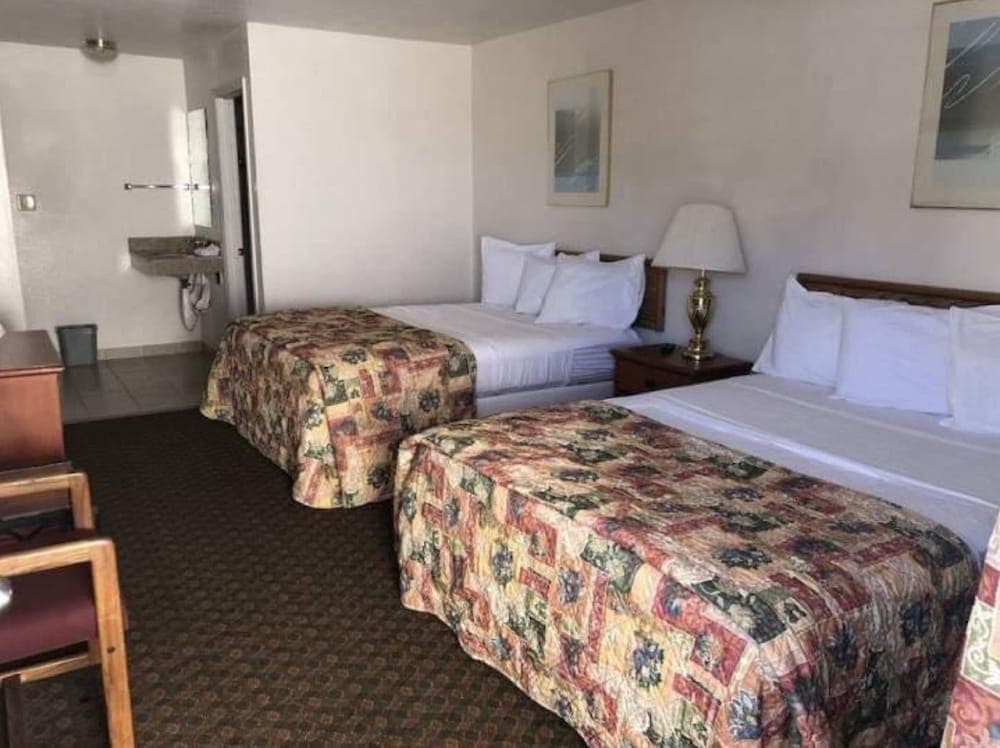 National 9 Inn property views in South Lake Tahoe, CA — gallery photo 3