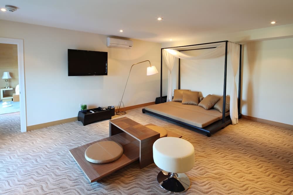 The One Boutique Hotel interior in Carrollton, TX — gallery photo 2