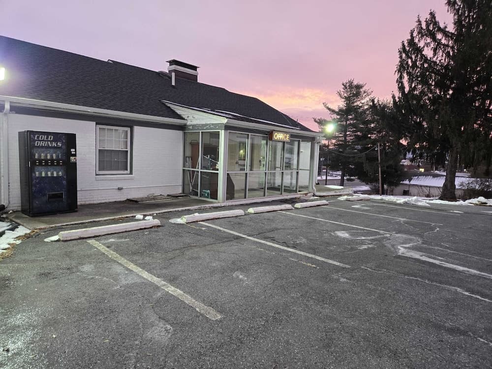 Skyline Motel By OYO Waynesboro US 250 interior in Waynesboro, VA — gallery photo 2