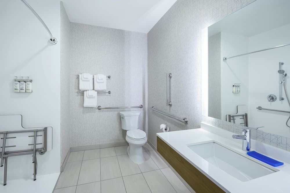 Holiday Inn Express & Suites Phoenix East - Gilbert by IHG gallery photo in Gilbert, AZ — image 19