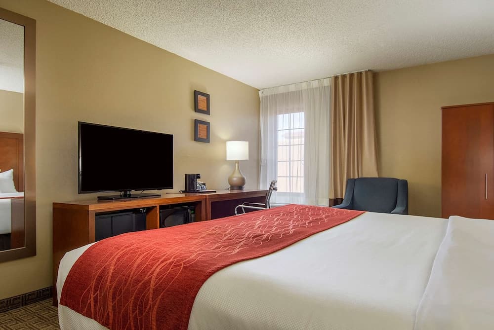 Comfort Inn Santa Fe South property views in Santa Fe, NM — gallery photo 3