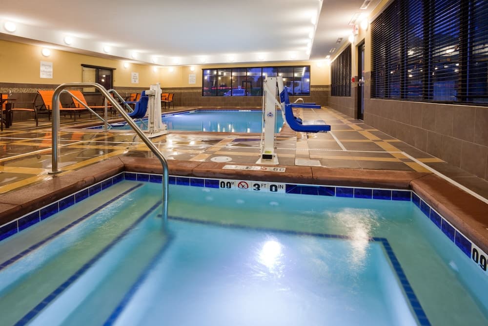 Holiday Inn Express & Suites Davenport by IHG gallery photo in Davenport, IA — image 29
