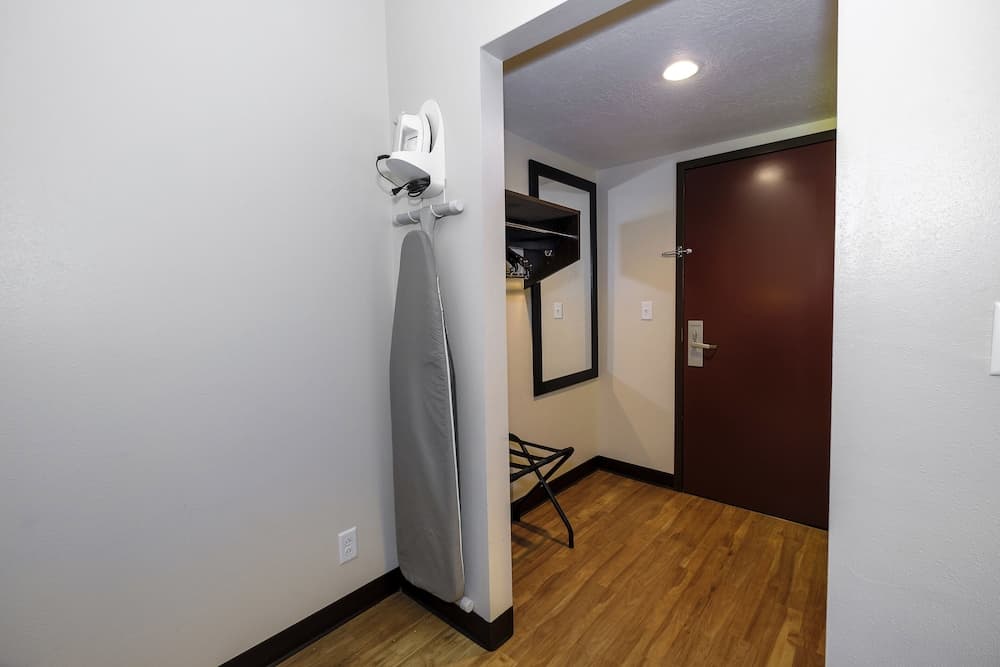 Red Roof Inn Vermillion - U of South Dakota interior in Vermillion, SD — gallery photo 2