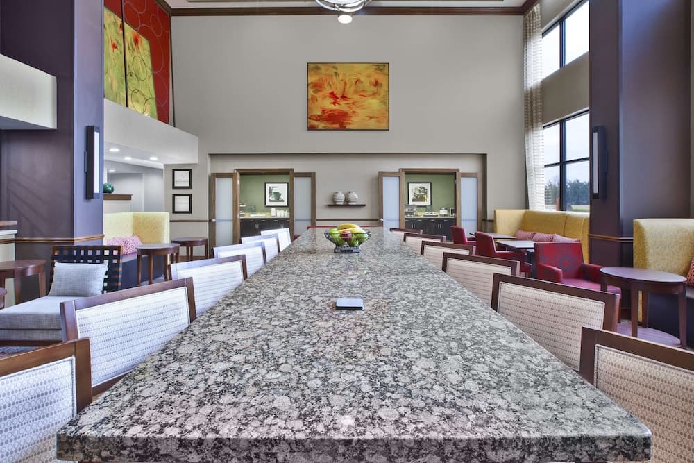 Hampton Inn & Suites Springboro/Dayton Area South interior in Springboro, OH — gallery photo 2